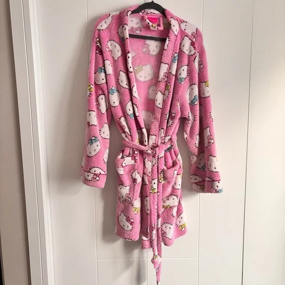 Hello Kitty Pink Robe - Picture 1 of 5